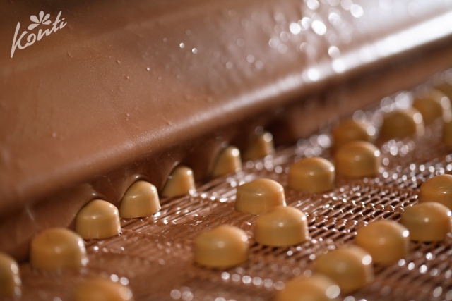 Вкусная конфета состоит из нескольких кондитерских масс